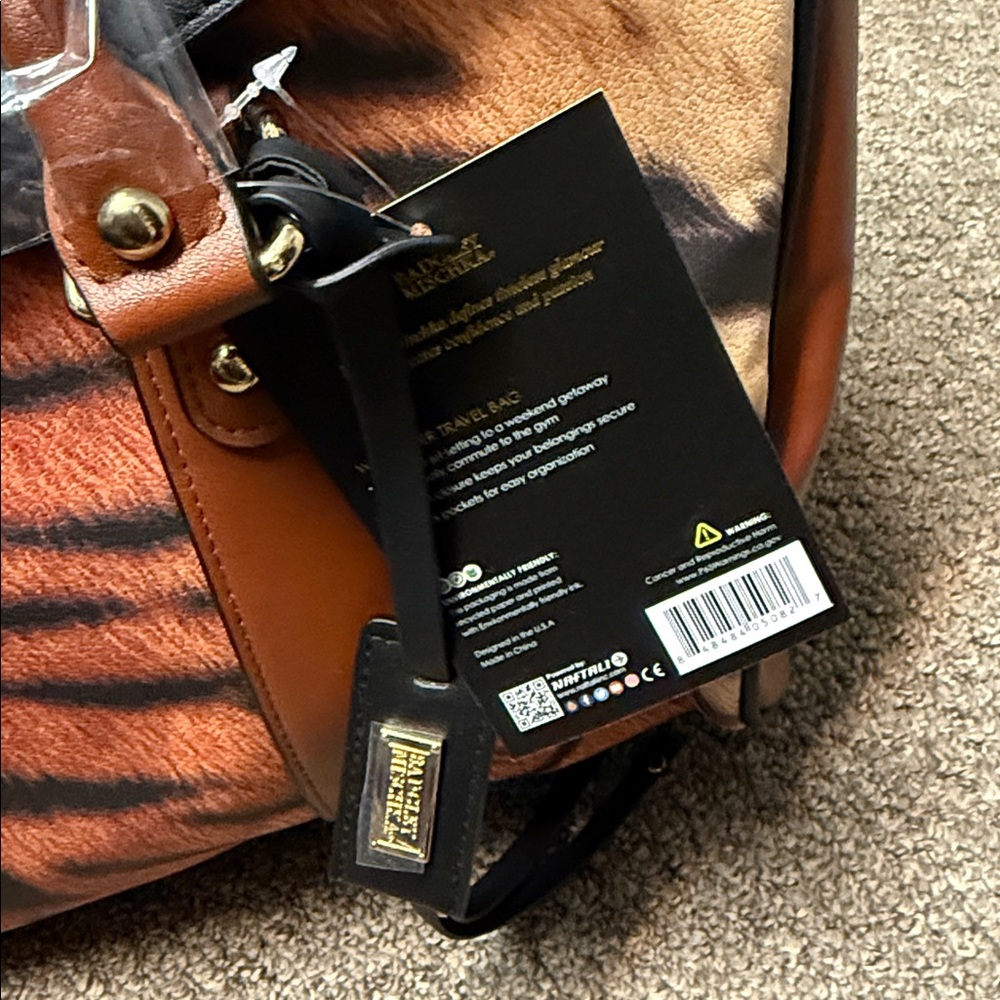 NWT BADGLEY MISCHKA Tiger Vegan Leather Travel Tote Weekender Bag - Picture 7 of 7